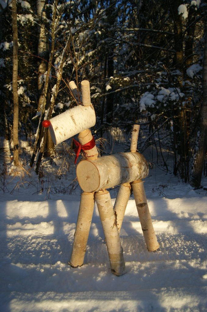 Birch log reindeer